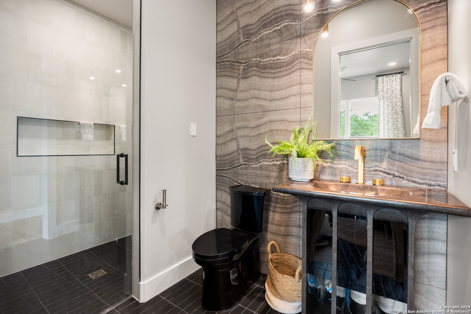 201 Easy Money Boerne TX 78006