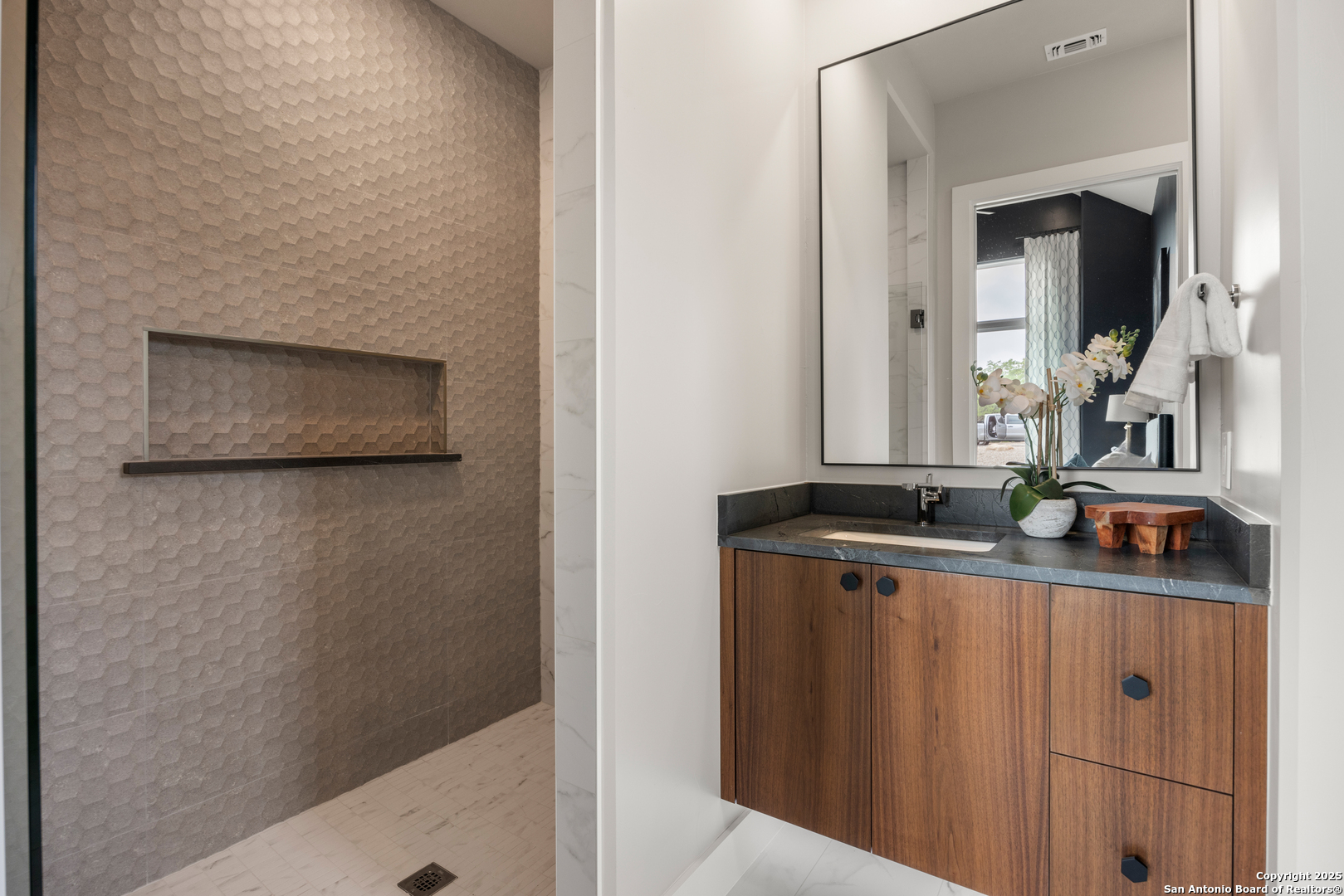 201 Easy Money Boerne TX 78006