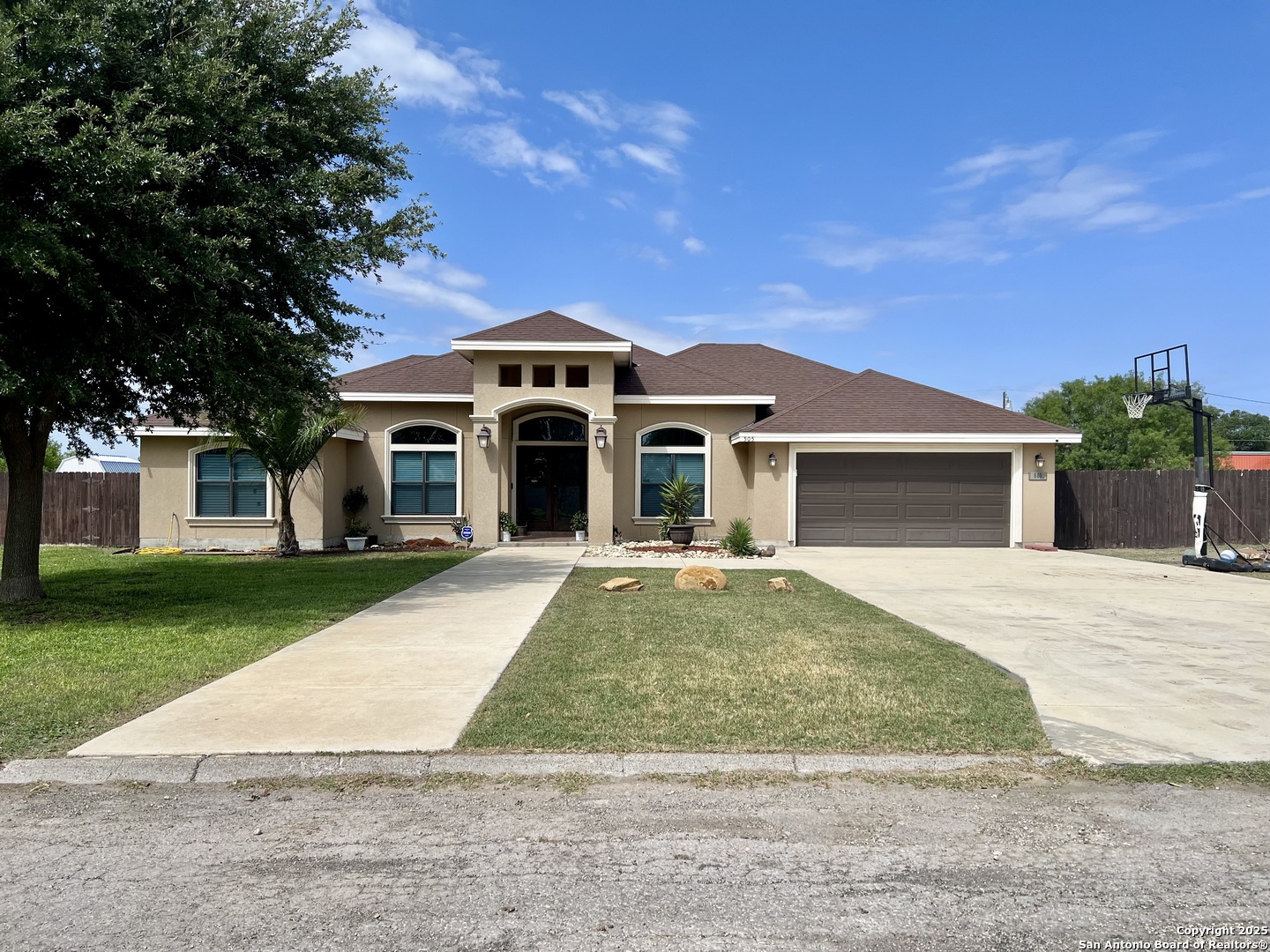 505 N 13th Avenue Crystal City TX 78839