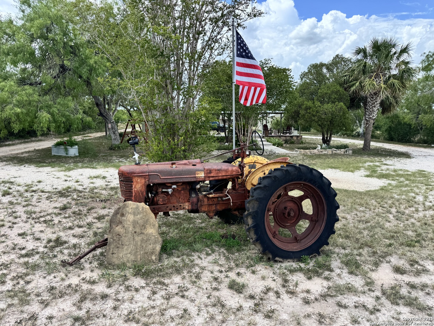 1616 Middle Road George West TX 78022