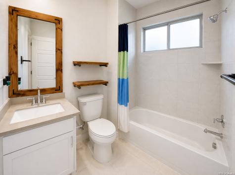 2519 Tortuga Verde San Antonio TX 78245