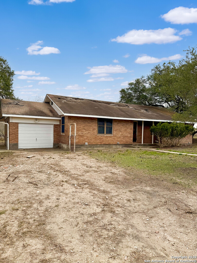 6462 Fm 1144 Karnes City TX 78118