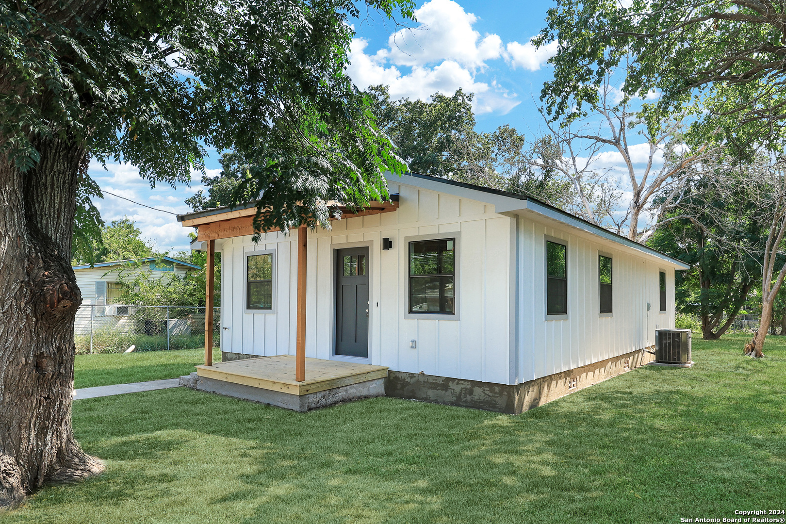 215 Washington Street Ingram TX 78025