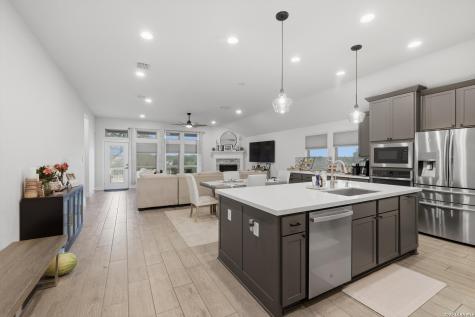 1102 Cadogan Squire San Antonio TX 78260
