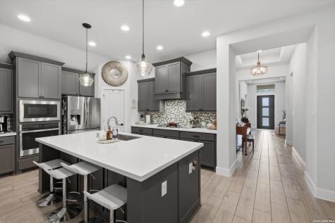 1102 Cadogan Squire San Antonio TX 78260