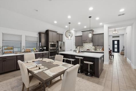 1102 Cadogan Squire San Antonio TX 78260