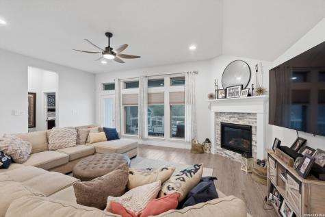1102 Cadogan Squire San Antonio TX 78260