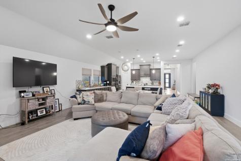 1102 Cadogan Squire San Antonio TX 78260