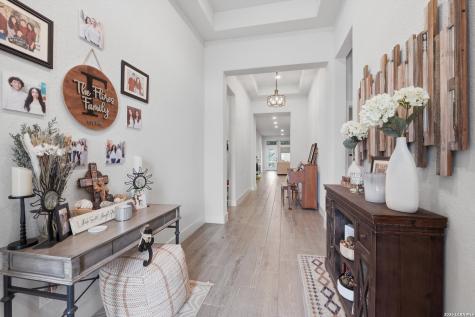 1102 Cadogan Squire San Antonio TX 78260