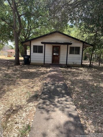 248 S Woodlawn Street Pearsall TX 78061