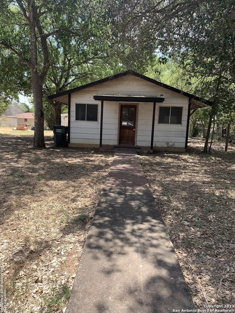 248 S Woodlawn Street Pearsall TX 78061