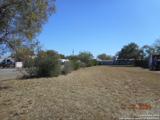 1214 Magnolia Jourdanton TX 78026