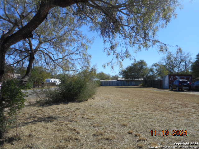 1214 Magnolia Jourdanton TX 78026