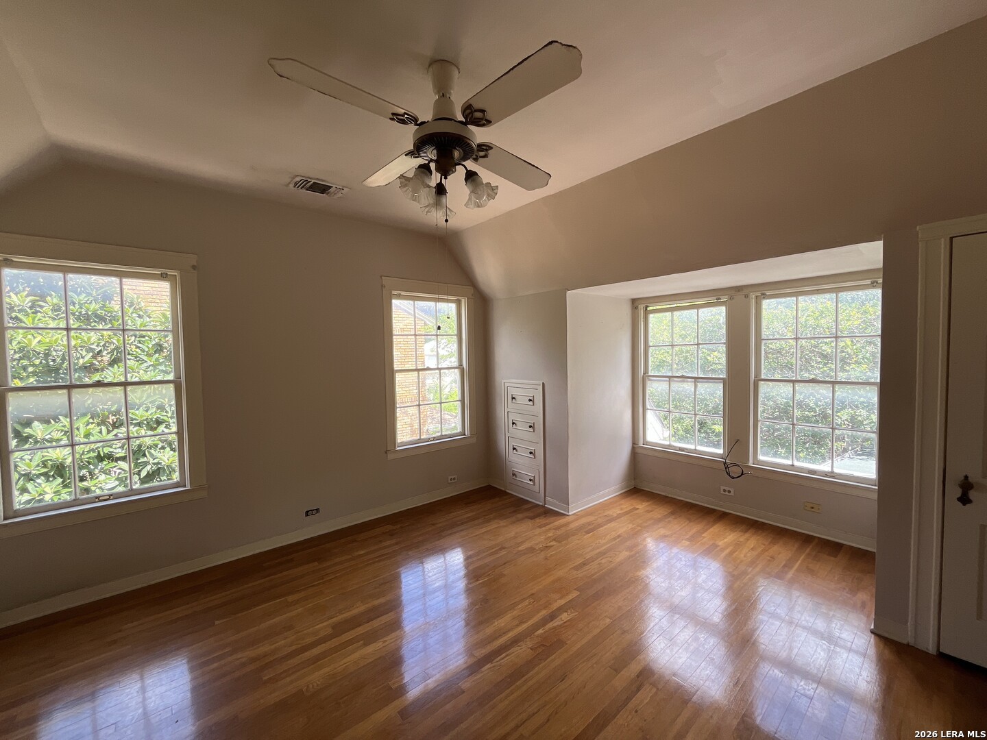 2154 W Kings Highway San Antonio TX 78201