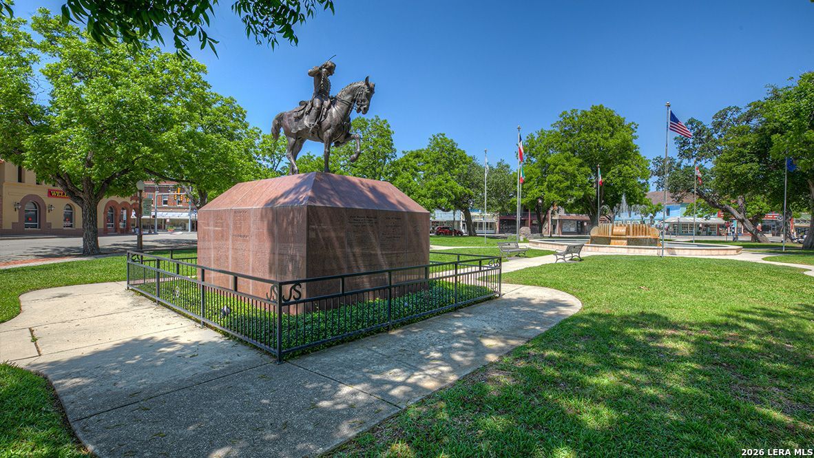 1010 Gladys Run Seguin TX 78155
