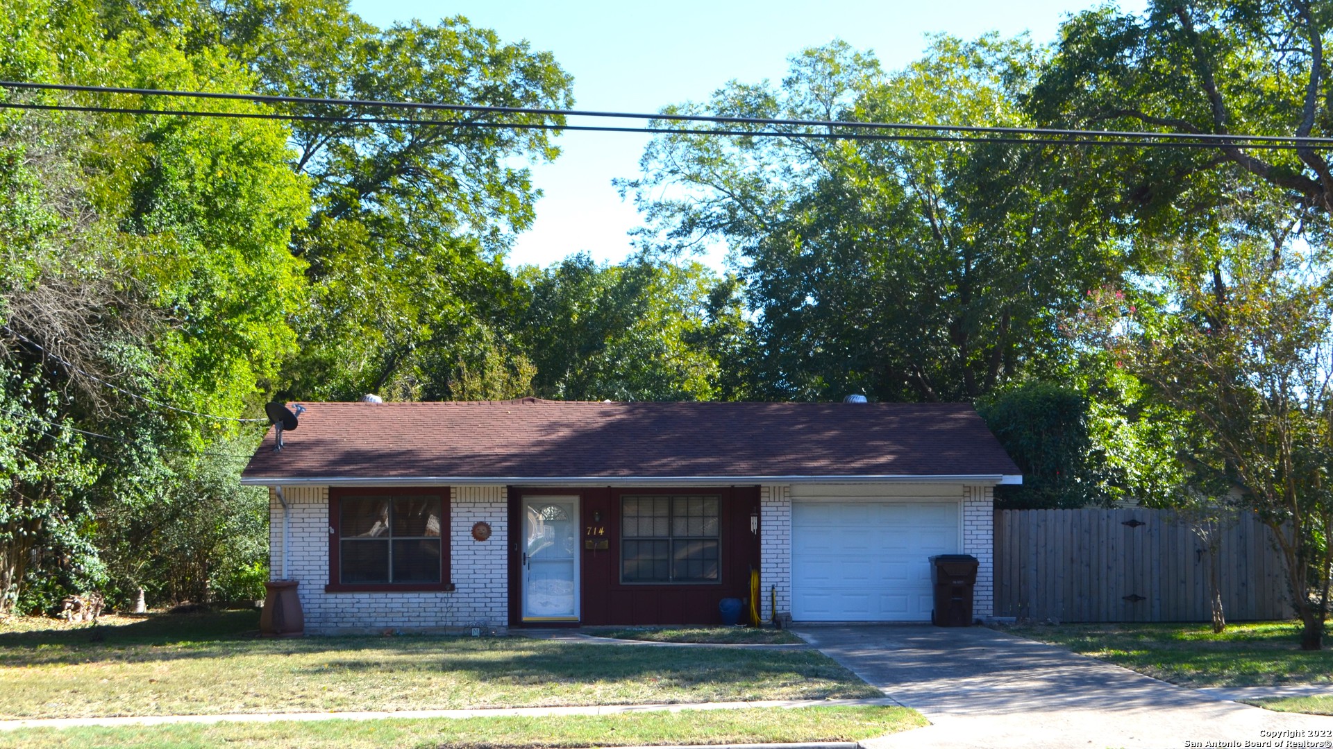 714 W San Antonio Street Lockhart TX 78644