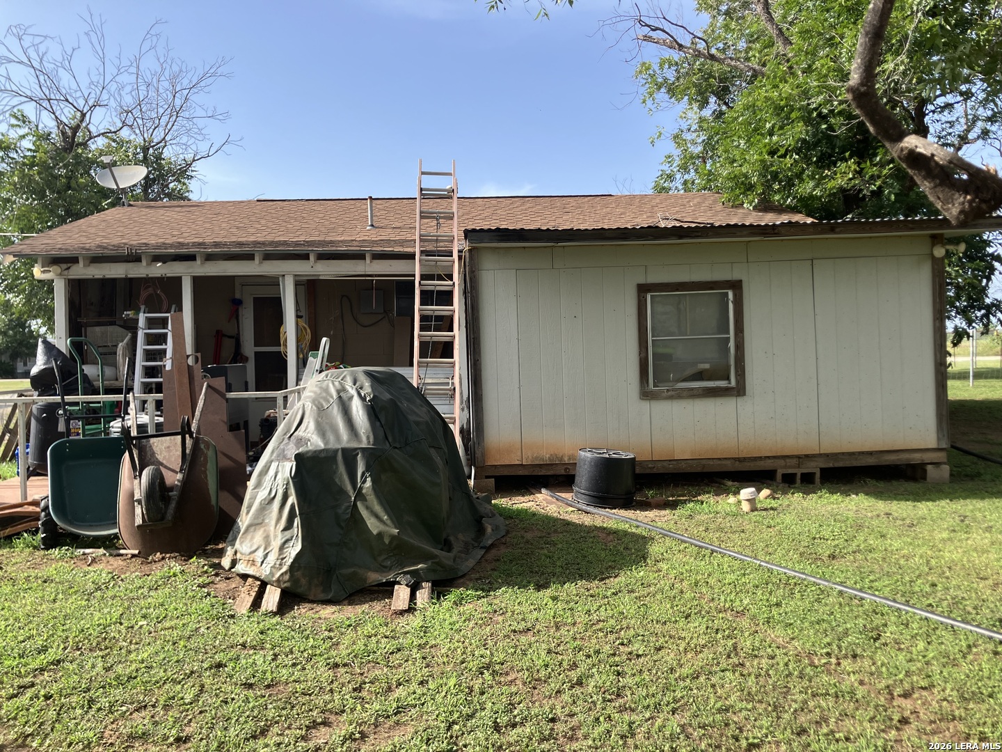 273 County Road 743 Yancey TX 78886