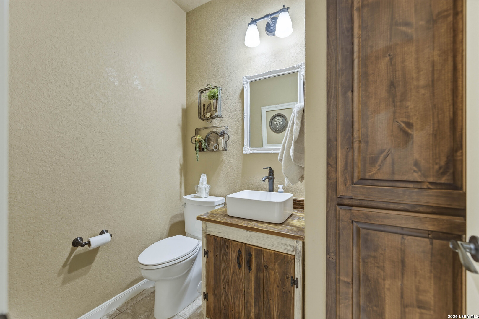 203 Champions Boulevard ( Two Homes ) La Vernia TX 78121