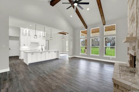 100 Hondo Ridge La Vernia TX 78121