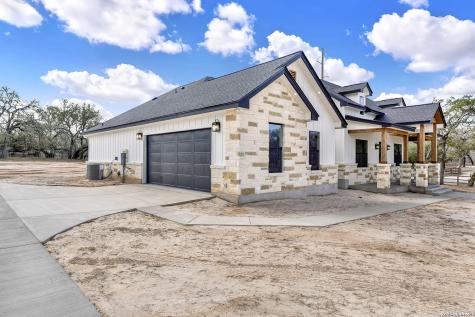 100 Hondo Ridge La Vernia TX 78121