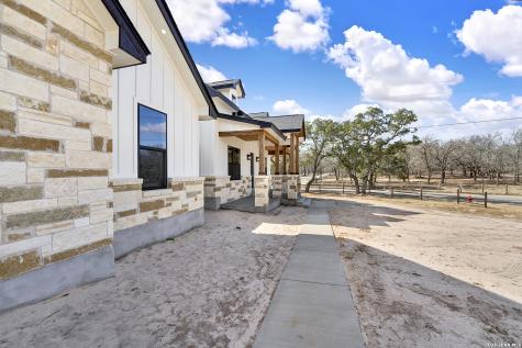 100 Hondo Ridge La Vernia TX 78121