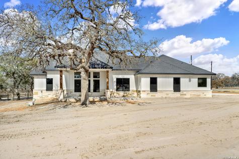 100 Hondo Ridge La Vernia TX 78121