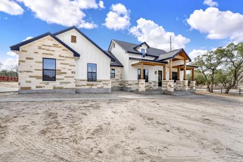 100 Hondo Ridge La Vernia TX 78121