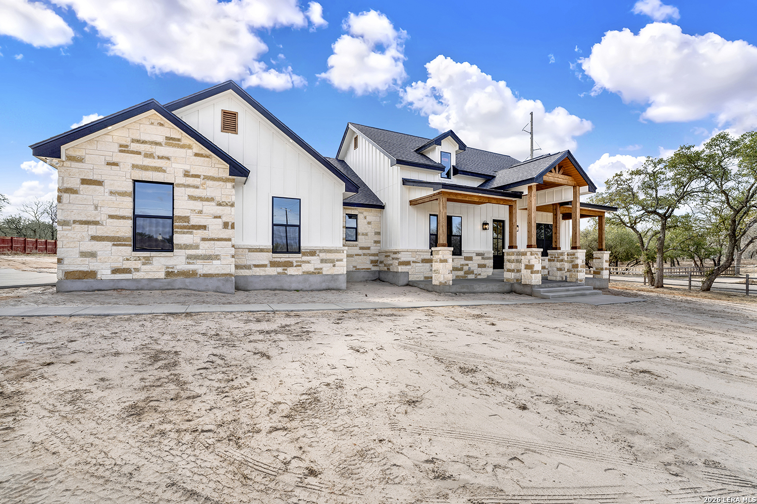 100 Hondo Ridge La Vernia TX 78121