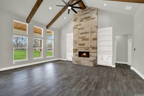 100 Hondo Ridge La Vernia TX 78121