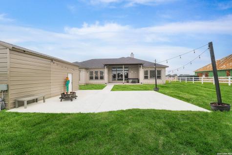 160 Pradera Ridge Floresville TX 78114