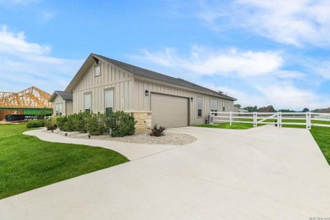 160 Pradera Ridge Floresville TX 78114