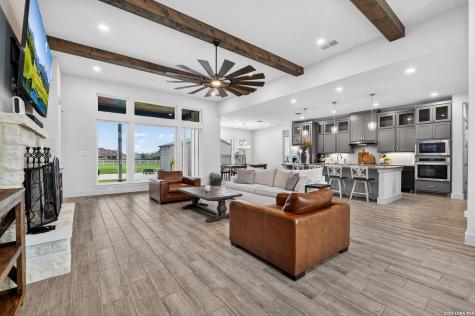 160 Pradera Ridge Floresville TX 78114