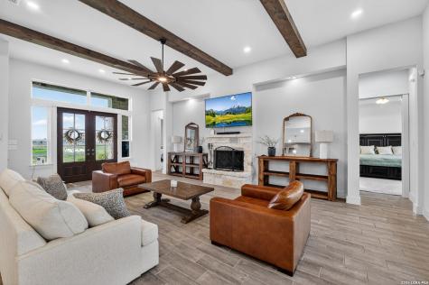 160 Pradera Ridge Floresville TX 78114