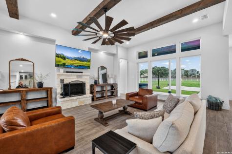 160 Pradera Ridge Floresville TX 78114