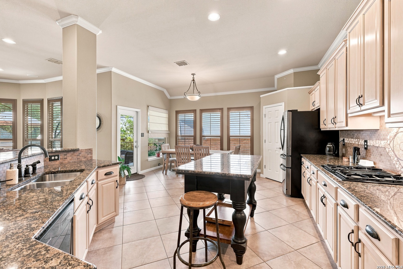 27 Great Wood Hollywood Park TX 78232