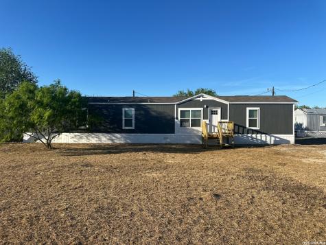 5094 Amber Street Bishop TX 78343