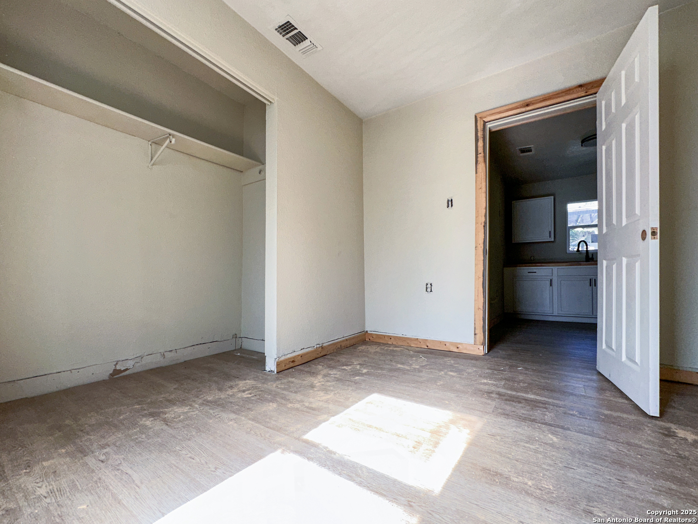 1225 Leal San Antonio TX 78207