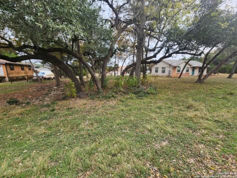 1492 Eastview Canyon Lake TX 78133
