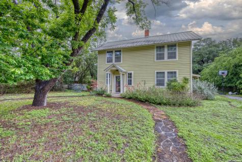 218 W Leona Street Uvalde TX 78801