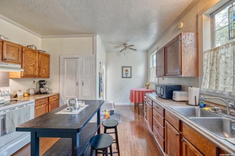 218 W Leona Street Uvalde TX 78801