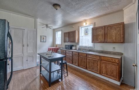 218 W Leona Street Uvalde TX 78801
