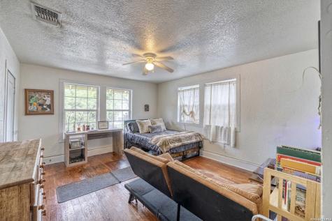 218 W Leona Street Uvalde TX 78801