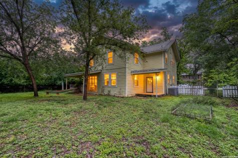 218 W Leona Street Uvalde TX 78801