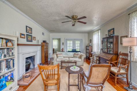 218 W Leona Street Uvalde TX 78801