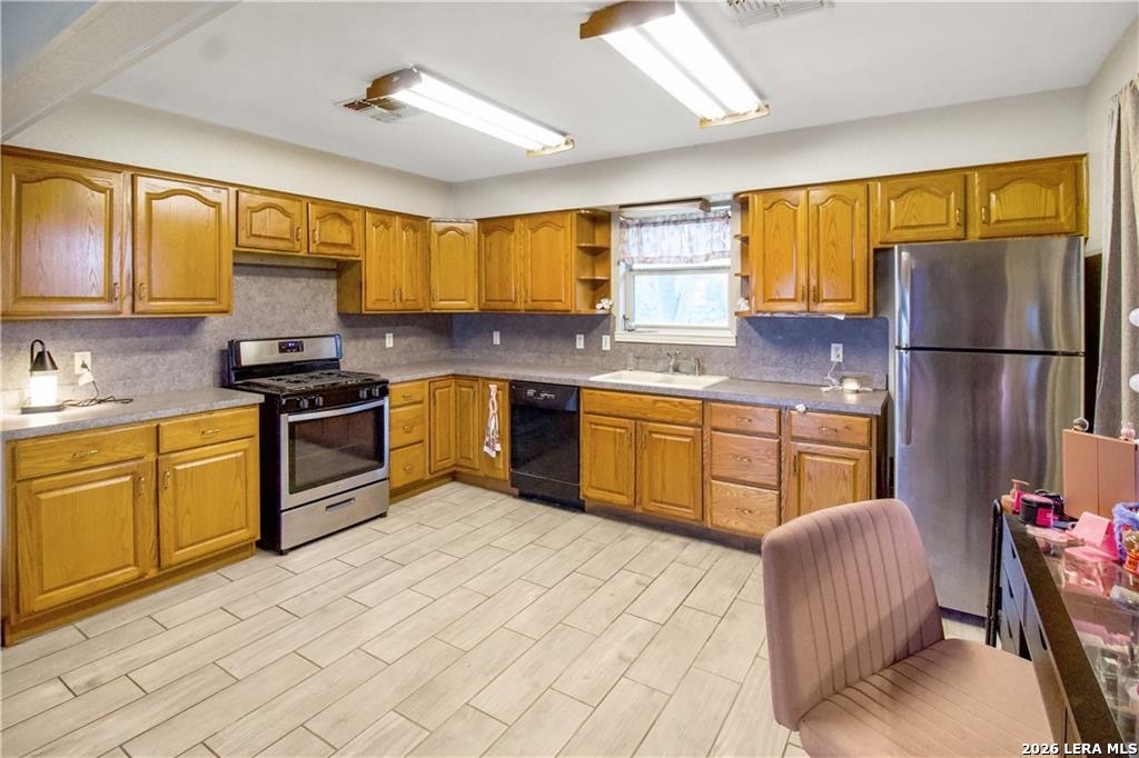 164 Bobwhite Trail Beeville TX 78102