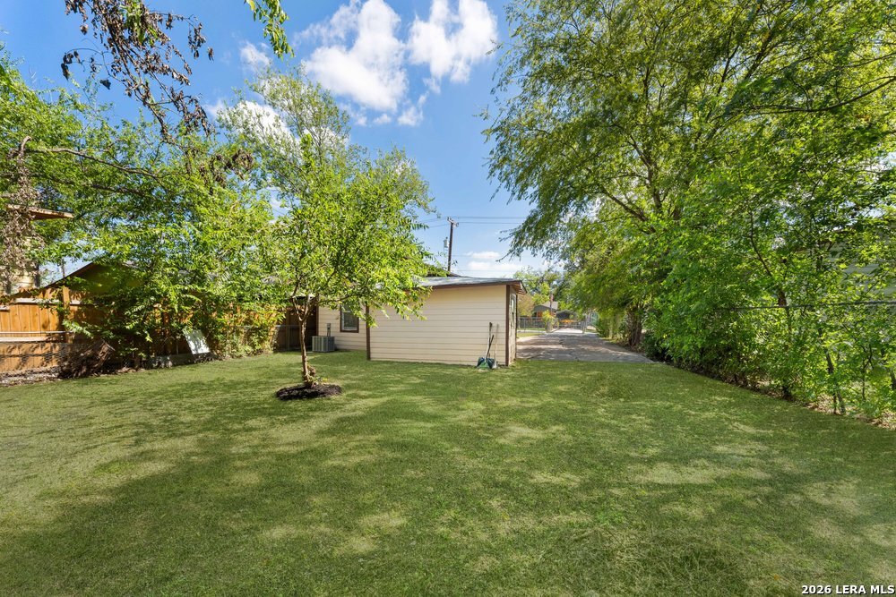 537 N San Gabriel San Antonio TX 78228