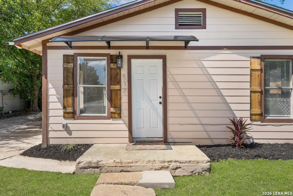 537 N San Gabriel San Antonio TX 78228
