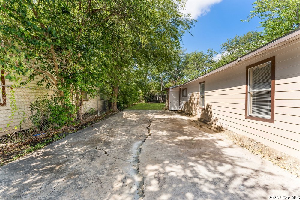 537 N San Gabriel San Antonio TX 78228
