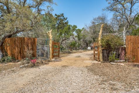 529 County Road 2471 Hondo TX 78861
