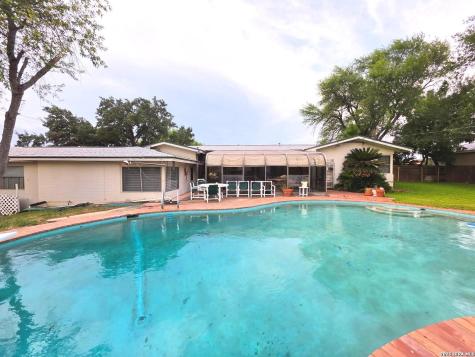 905 Tilden Cotulla TX 78014